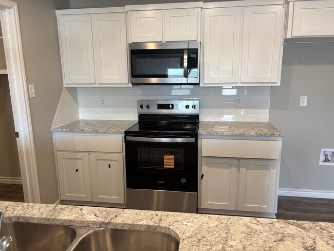 Building Photo - 2109 Wildewood-B