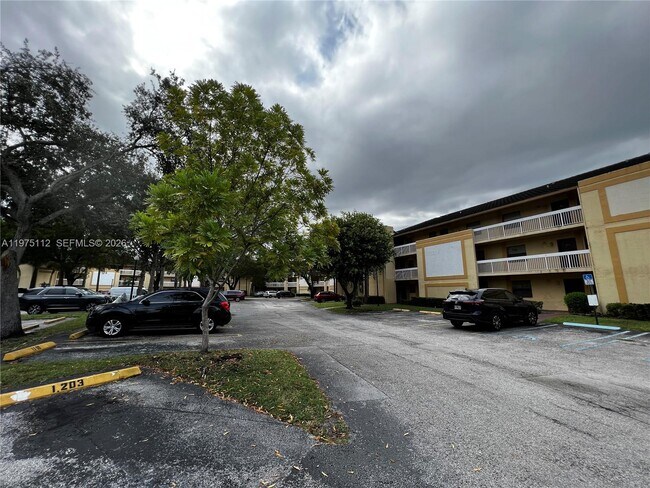 Foto del edificio - 9000 NW 28th Dr