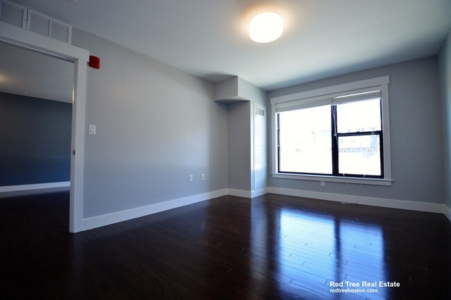 Building Photo - 2565 Washington St