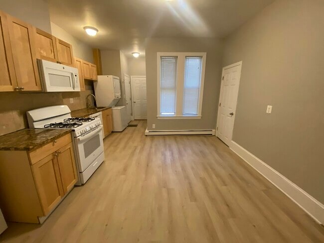 Building Photo - 254 Windsor St