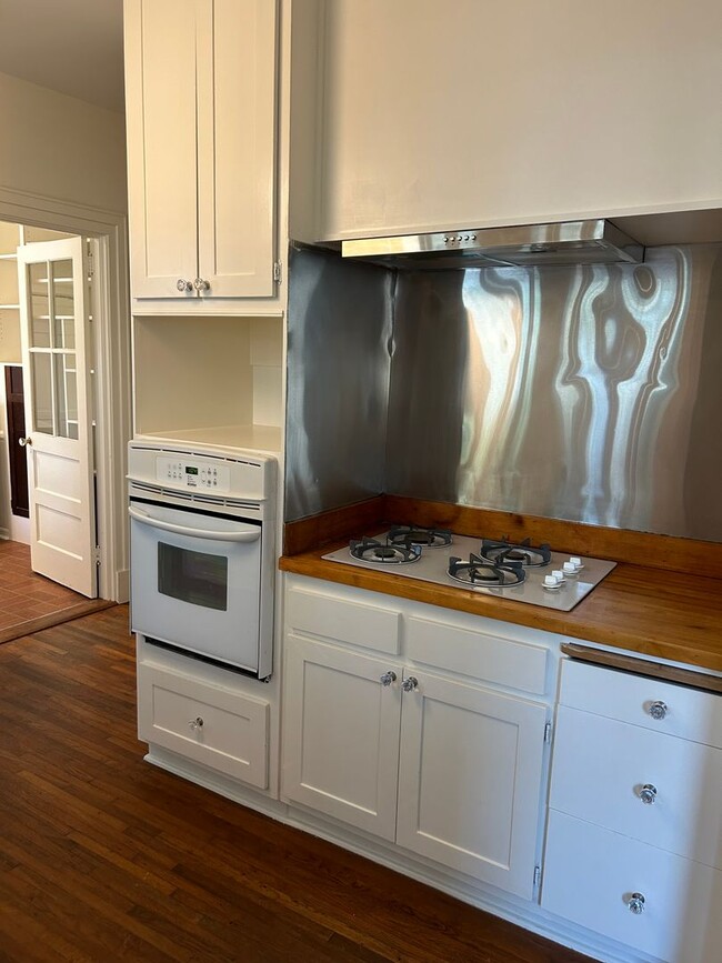 Building Photo - Greenville, 4BD/2BA, 2800SF