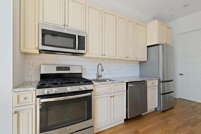 Building Photo - 1305 Greene Ave