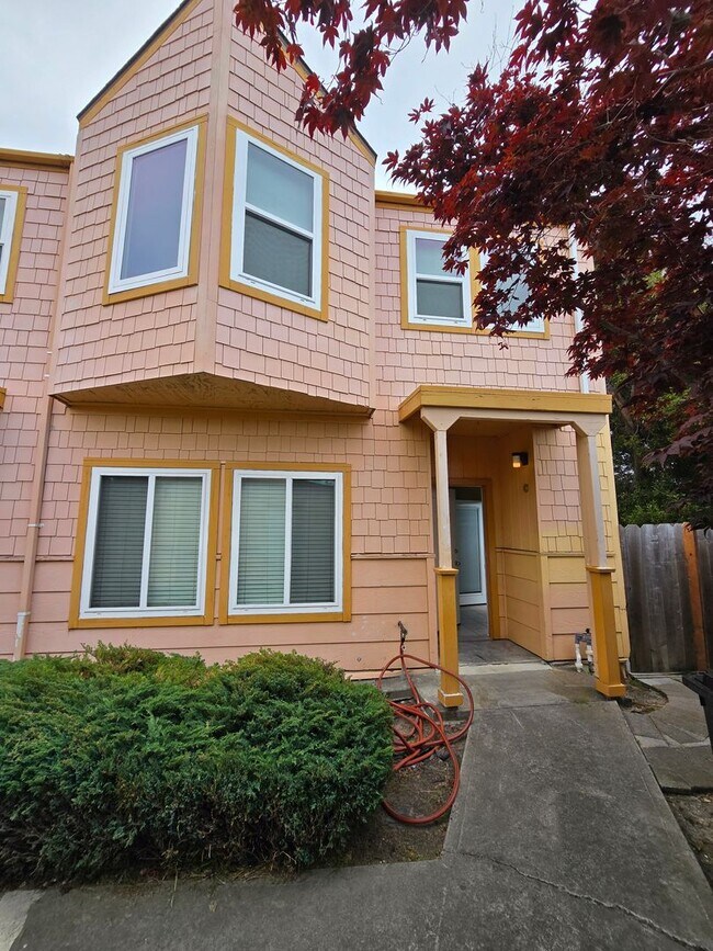 Building Photo - 1520 S 55th St