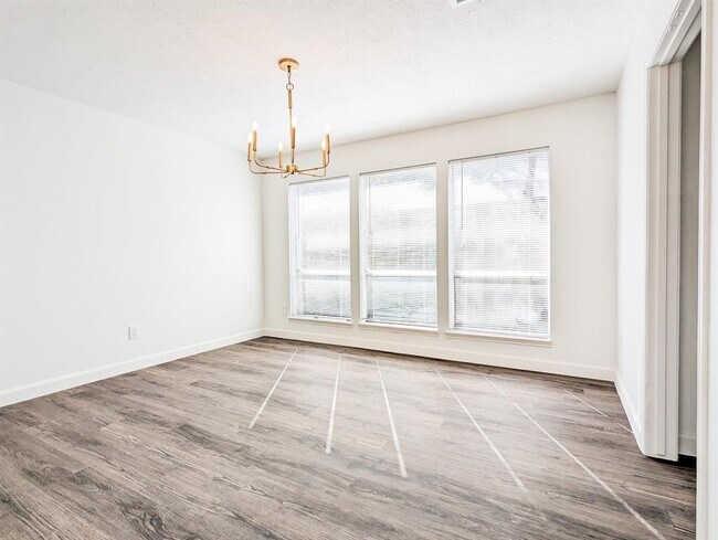 Foto del edificio - 2706 Oakmont Ln