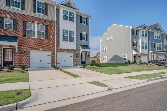 Building Photo - 1413 Kerr Dr
