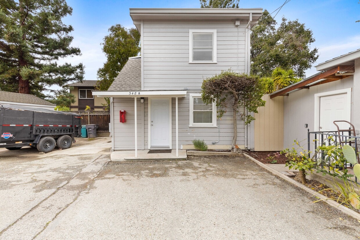 Primary Photo - 348A Tyrella Ave
