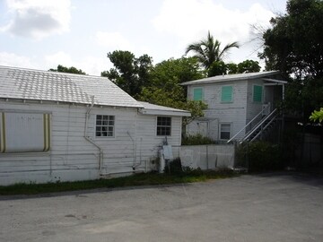 Building Photo - 412 Truman Ave