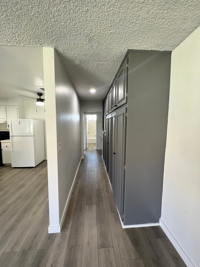 Foto del edificio - 7905 Agnes Ave