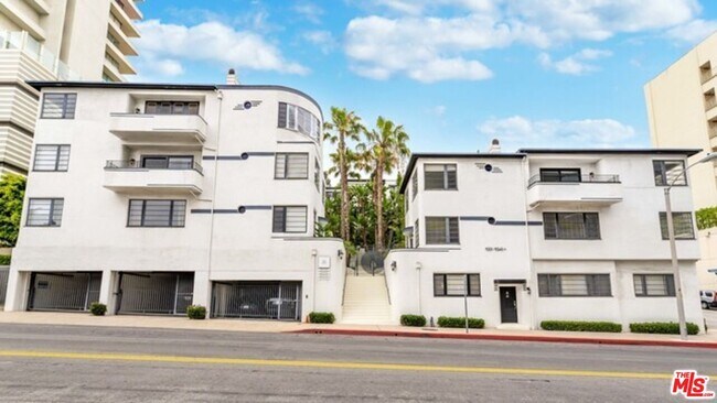Building Photo - 9233 1/2 Doheny Rd