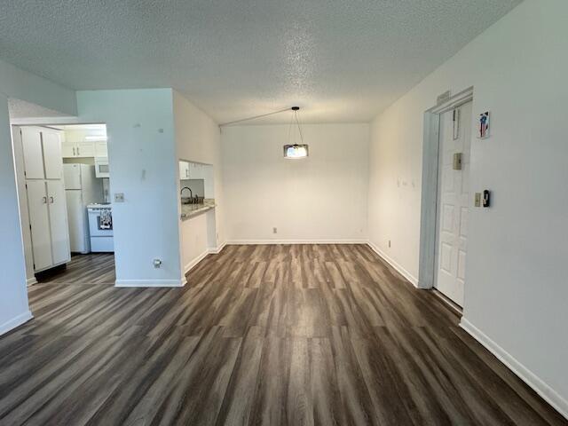 Building Photo - 207 Foxtail Dr