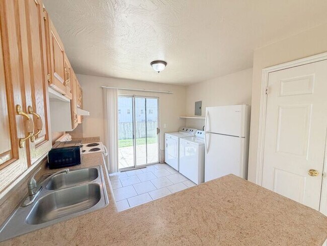 Building Photo - 2384 W Derby St