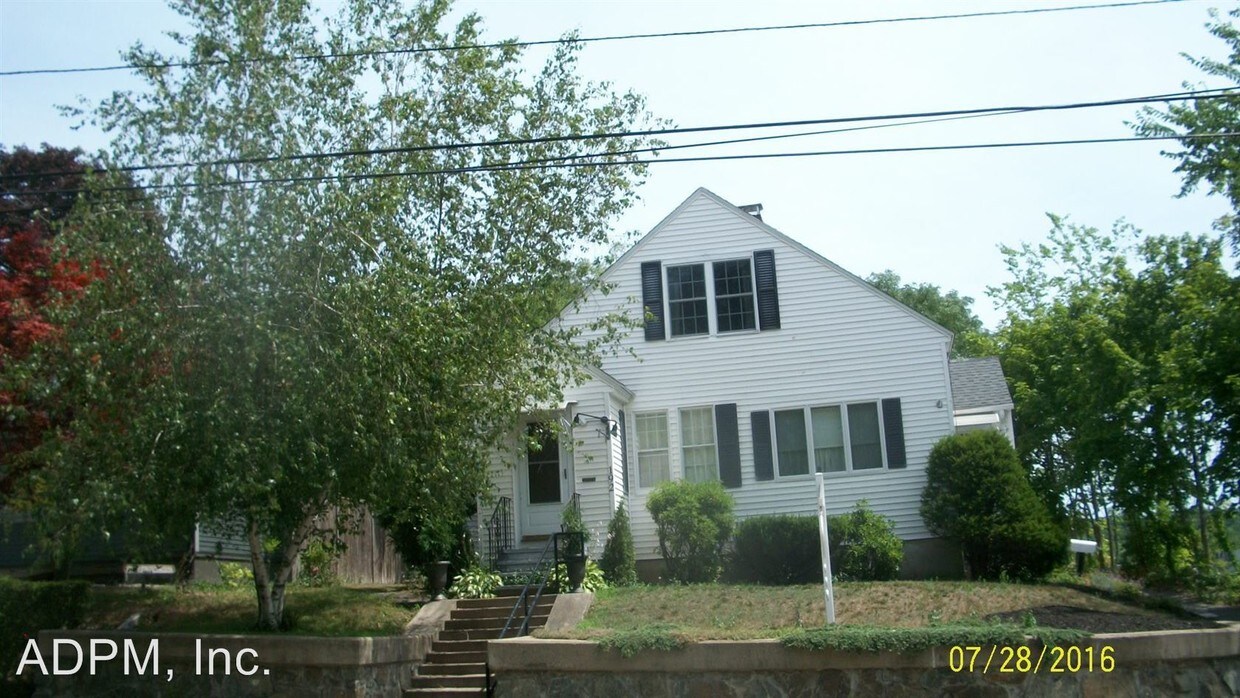 Primary Photo - 192 Main St