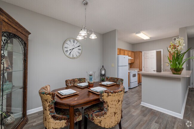 2 habitaciones, 2 baños, 1173 pies cuadrados, área de comedor - Magnolia Lake Apartments