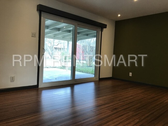 Building Photo - 2302 Trafalgar Dr