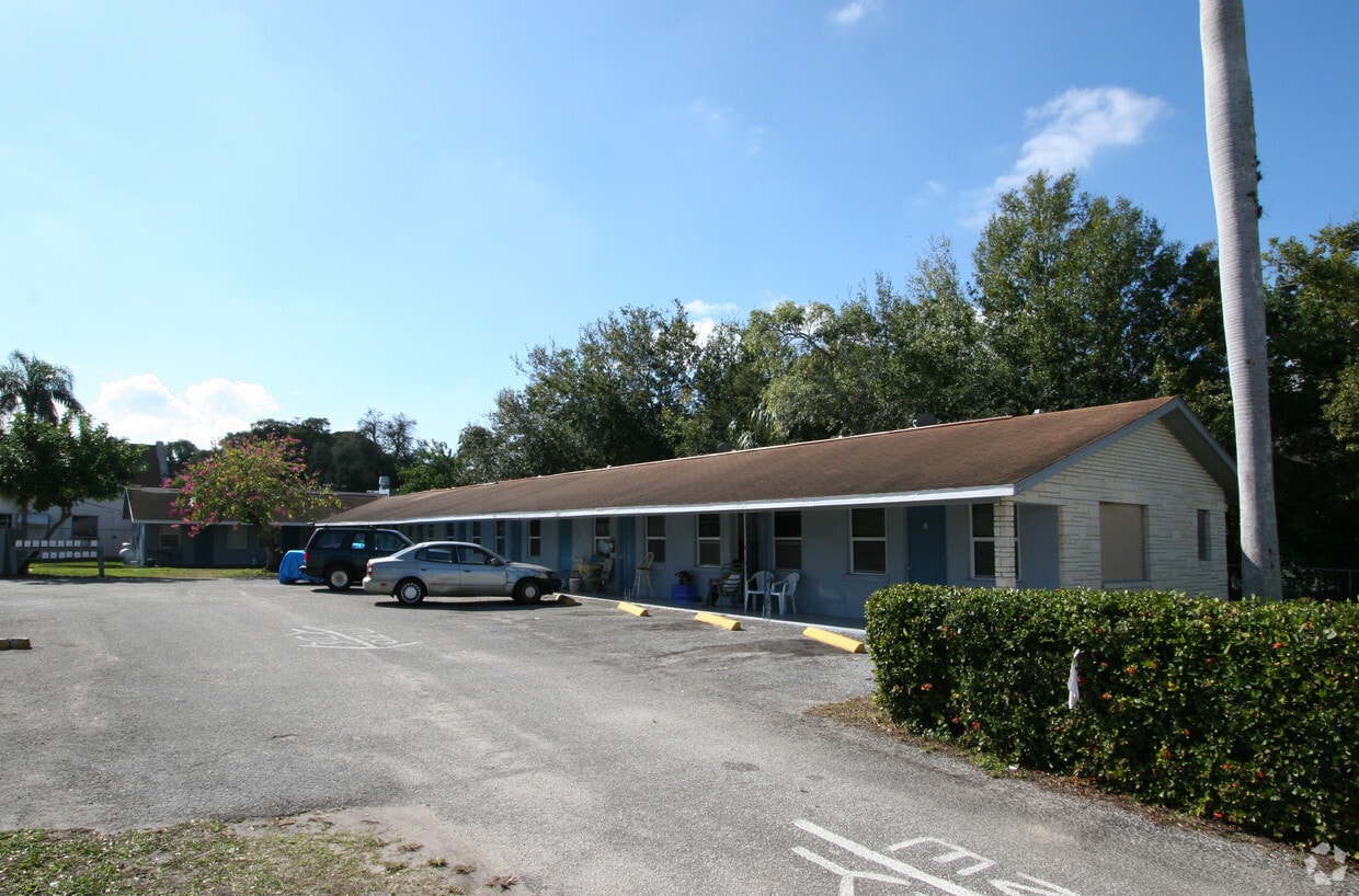 Building Photo - 1515 9th Ave W
