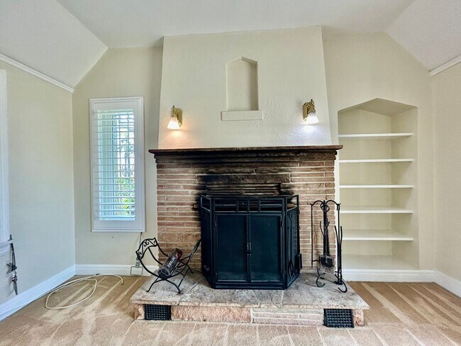 Foto del edificio - Charming 2-Bedroom Home in Prime Los Angel...