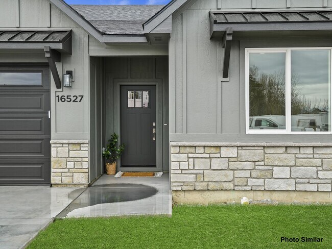 Foto del edificio - 16527 Red Oak Dr