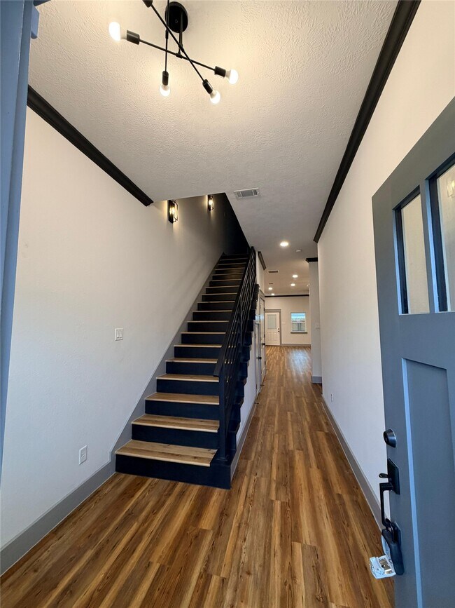 Building Photo - 1002 Natchez Ave