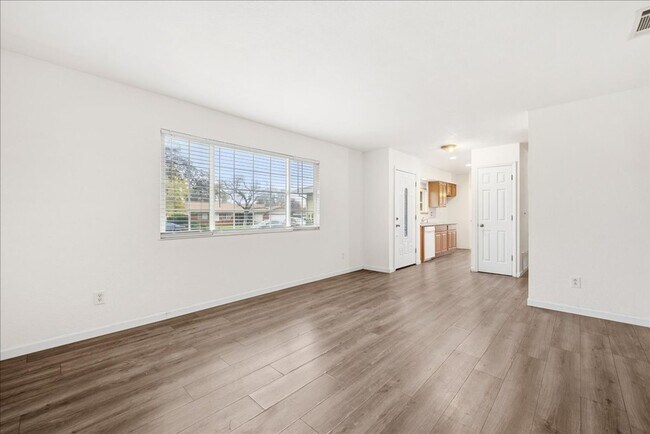 Building Photo - 6936 Franela Way