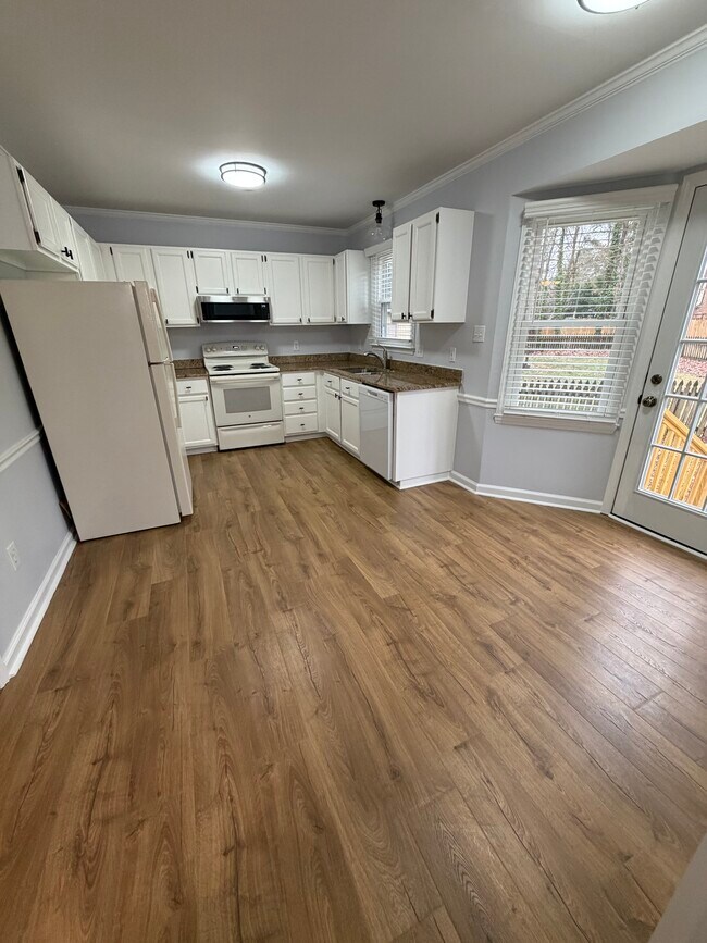 Foto del edificio - 4616 Draper Rd