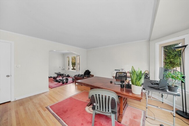 Foto del edificio - 5400 W Berteau Ave