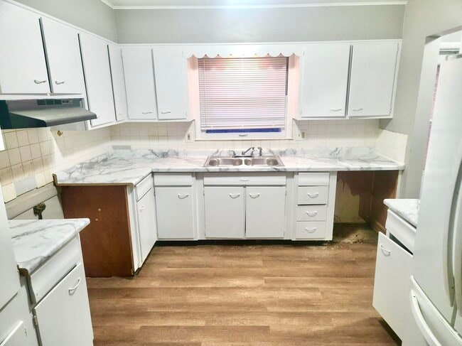 Foto del edificio - 425 Bryanwood Pkwy