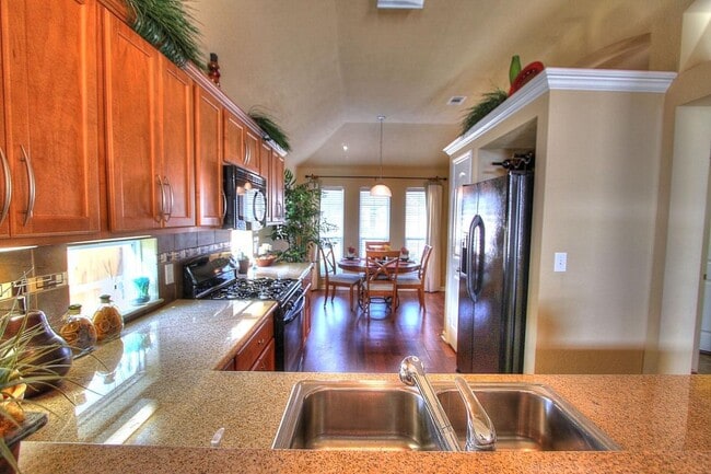 Building Photo - 102 Briarwood Dr