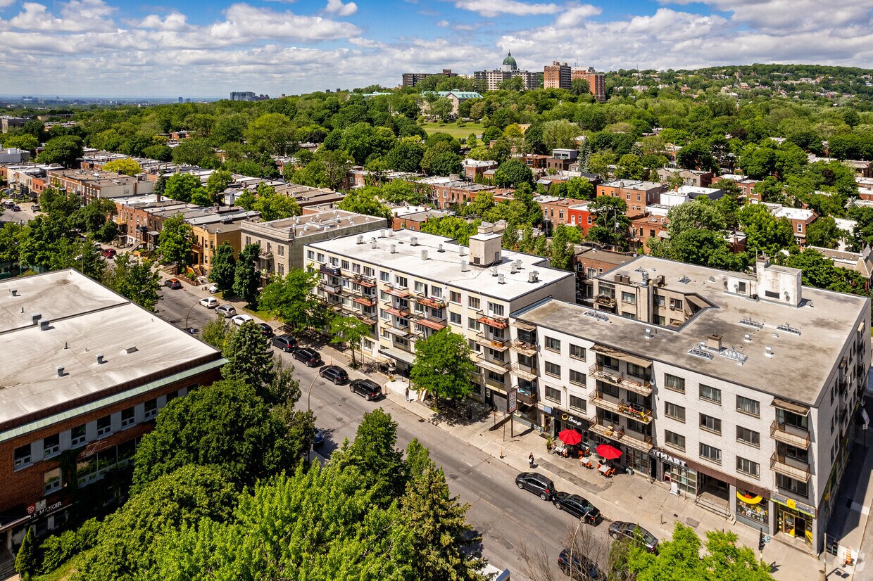 Aerial Photo - 4055 Décarie