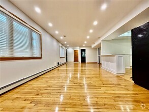 Building Photo - 2240 E 57th Pl