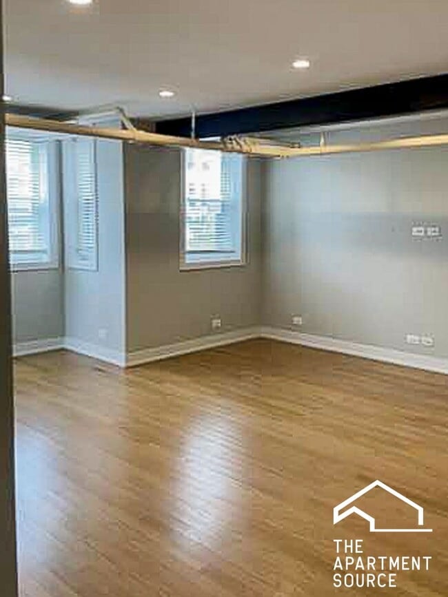 Building Photo - 4861 N Paulina St