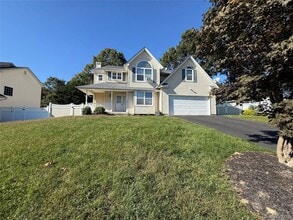 Building Photo - 5 Rolling Hill Dr
