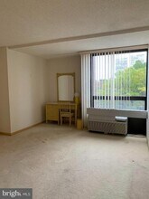 Building Photo - 233 S 6th St