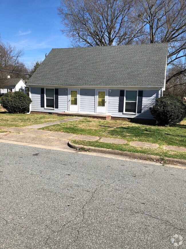 Beverly Hills Historic District Apartments for Rent with Hardwood