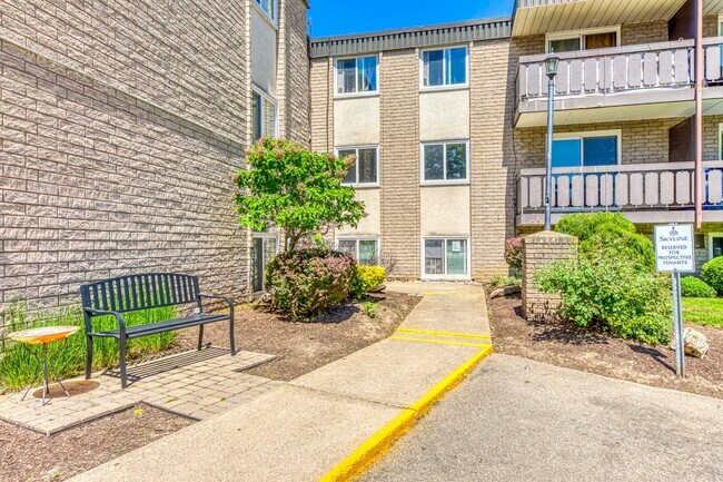 Photo du bâtiment - Lakeside Gardens Apartments