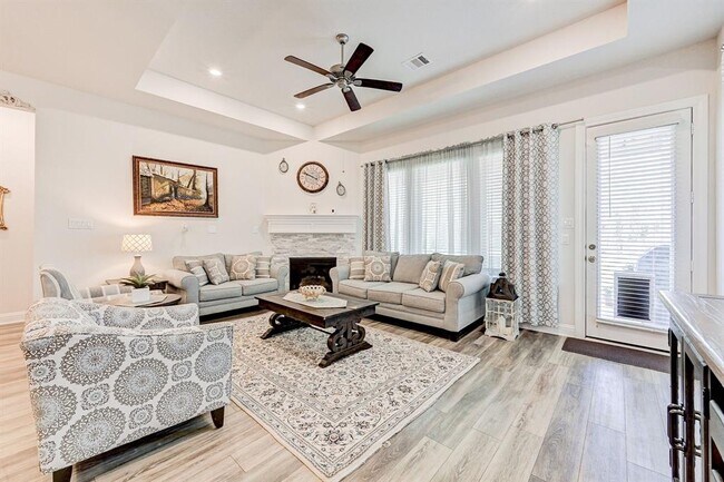 Foto del edificio - 4221 Davis Oak Dr