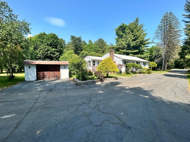 Foto del edificio - 271 Mattity Rd