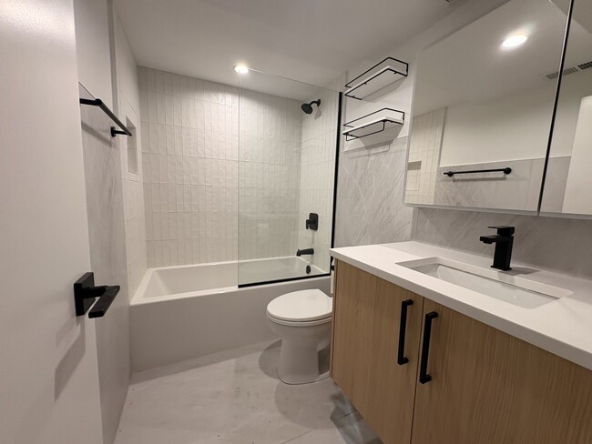 Foto del edificio - 1875 N Dayton St