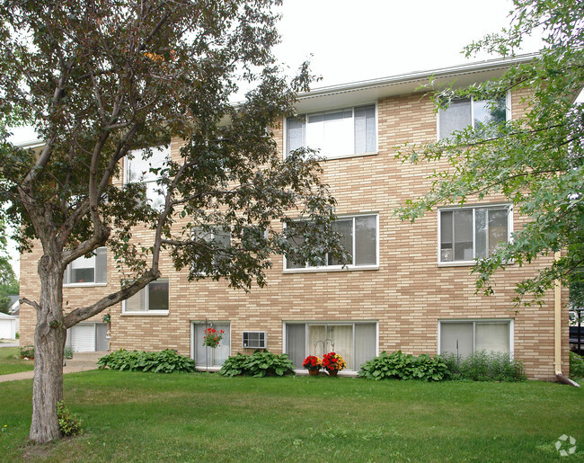 Building Photo - 1466 Larpenteur Ave W