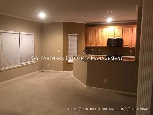 Building Photo - 9232 Boehm - Spacious Townhome!