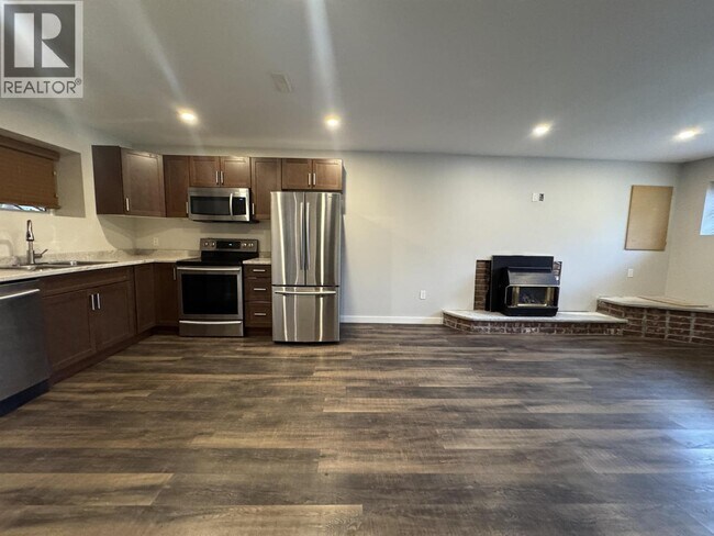 Photo du bâtiment - 21633 Donovan Ave