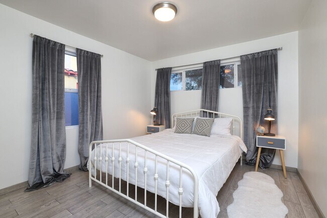 Building Photo - Live Close to Campus in Style – Sam Hughes...