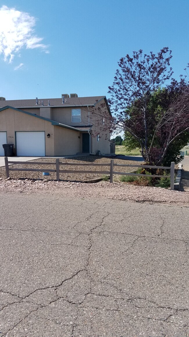 764 E Clarion Dr, Pueblo West, CO 81007 Townhouse for Rent in Pueblo
