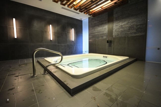 Building Photo - 300 Front St W