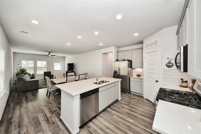 Foto del edificio - 8449 Sweet Cherry Ln