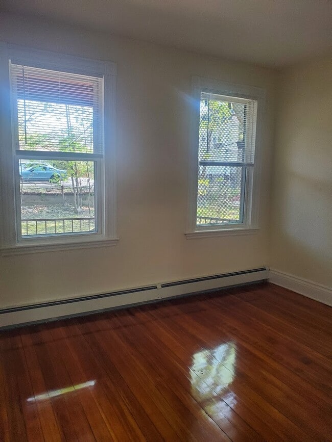 Building Photo - 117 Harrishof St