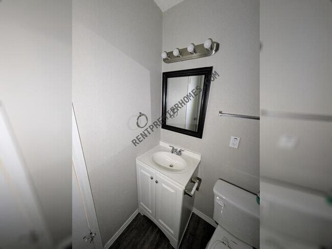 Foto del edificio - 10124 Lone Eagle Dr