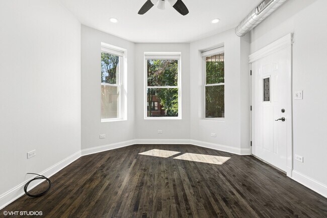 Foto del edificio - 2234 W Medill Ave