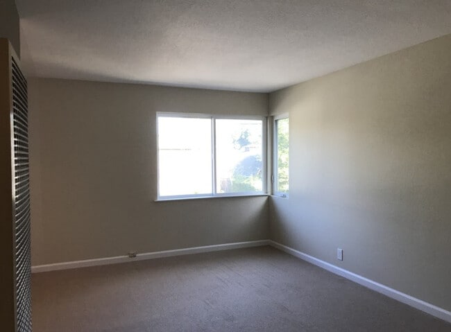 Building Photo - 475 Margarita Ave