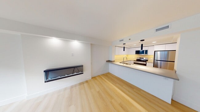 Building Photo - Bishop’s Landing