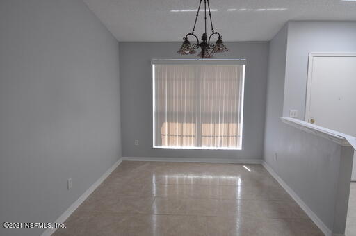 Building Photo - 11131 Oak Ridge Dr S